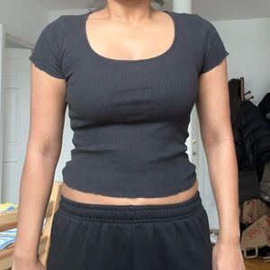 Vylette black ribbed scoop neck tee S